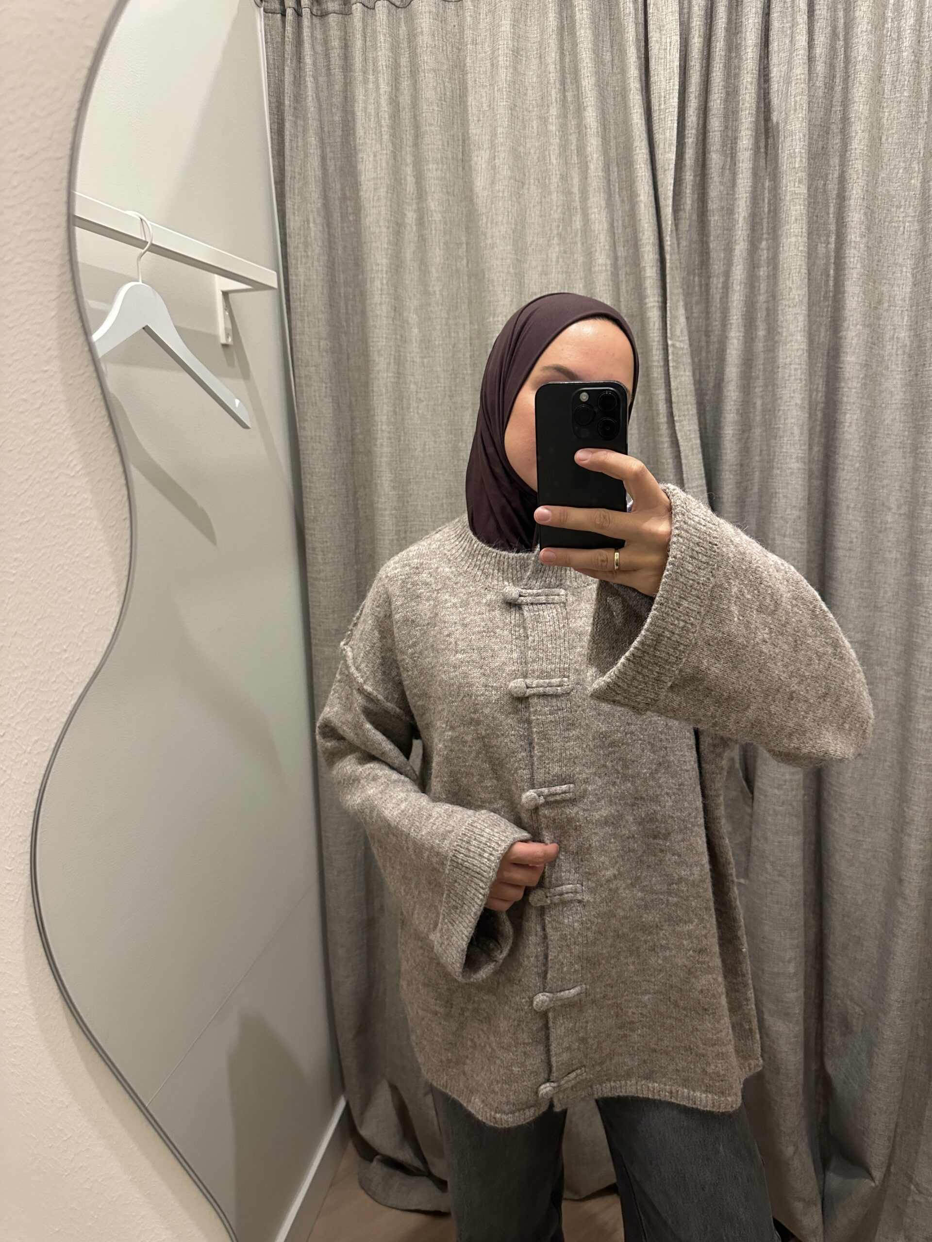 SWEATER VEST - TAUPE