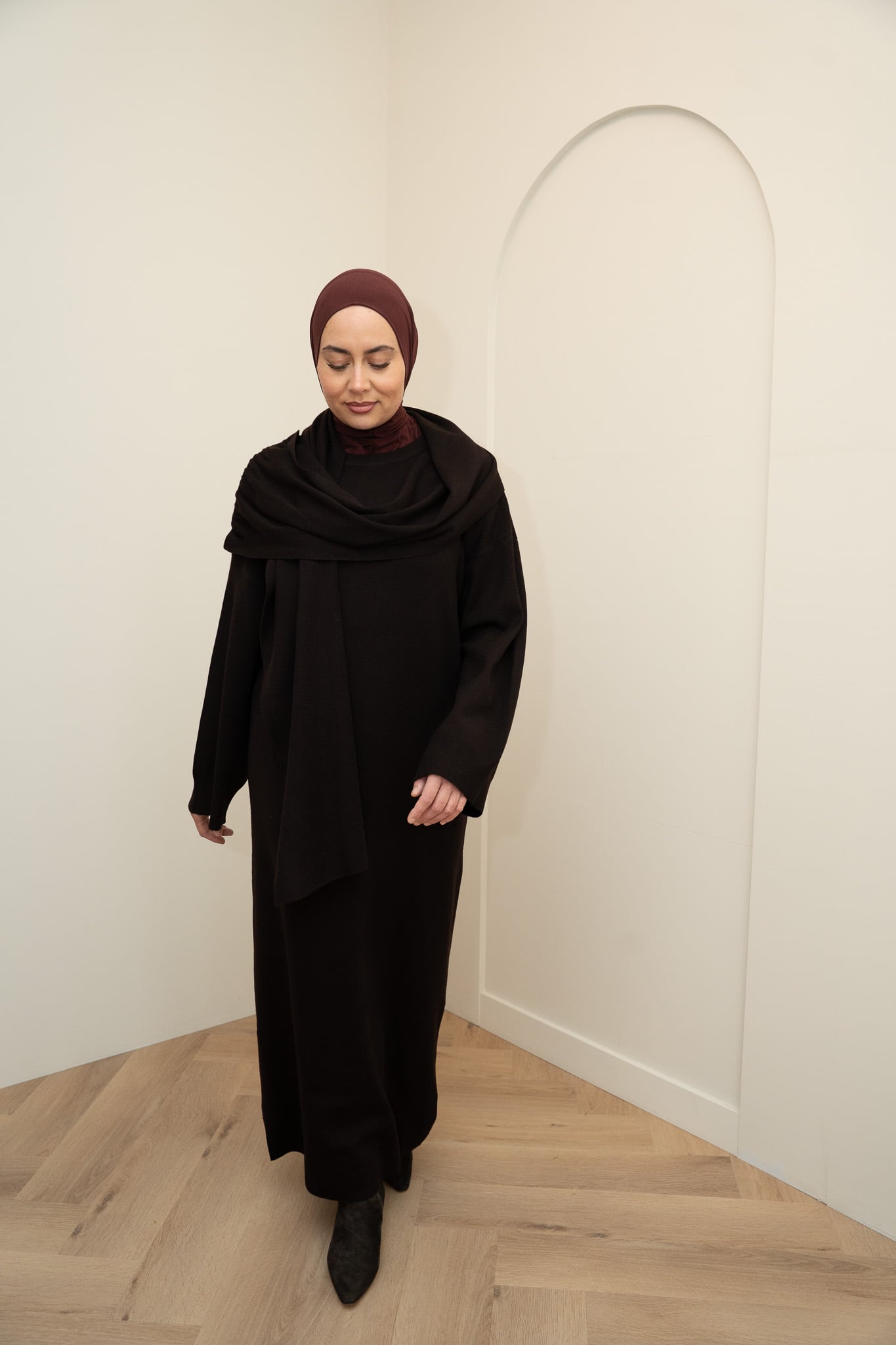 KNITTED SCARF DRESS - DEEP BROWN