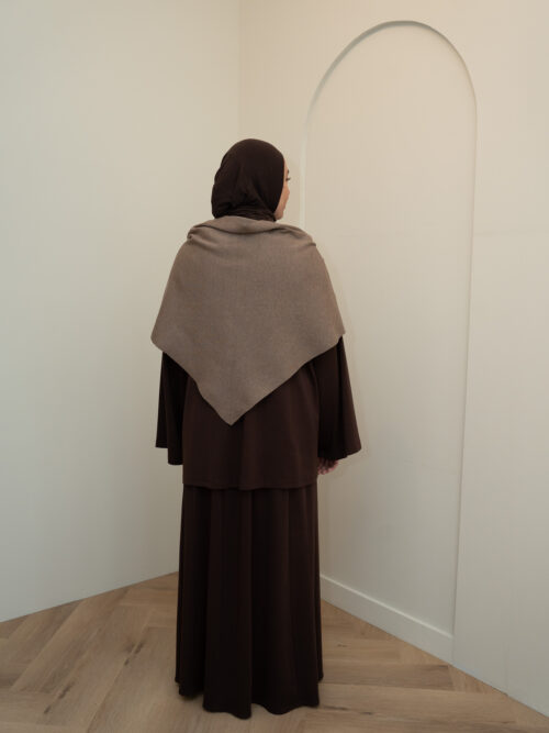 KNITTED TRIANGLE SCARF - TAUPE